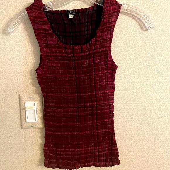 Stretchy tank - Picture 1 of 5